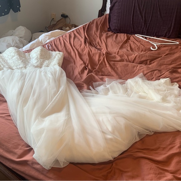 Wtoo wedding dress. Brand new. Never worn. - Picture 7 of 9